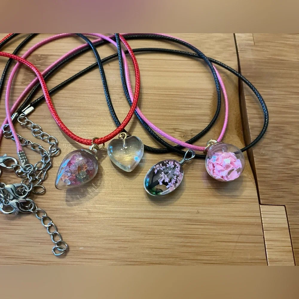 Set of 4 Pendant Necklace